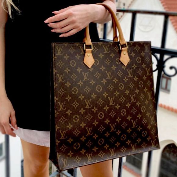 Louis Vuitton
Shopping Sac Plat Monogram Canvas Tote Shoulder Bag